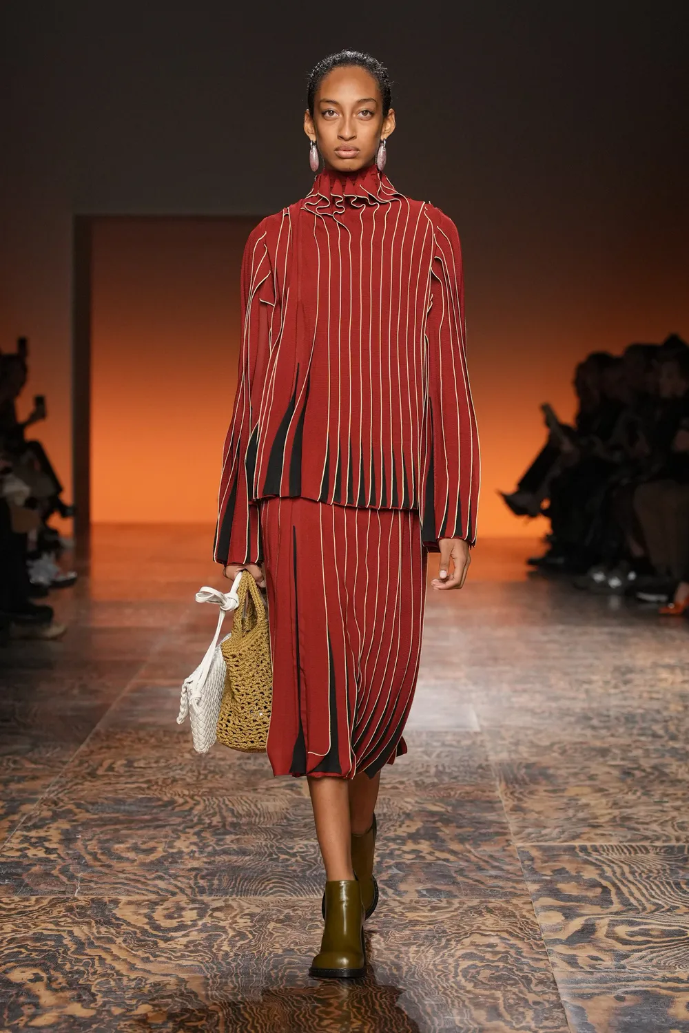 Bottega Veneta Winter 24 – Elegance in Resilience