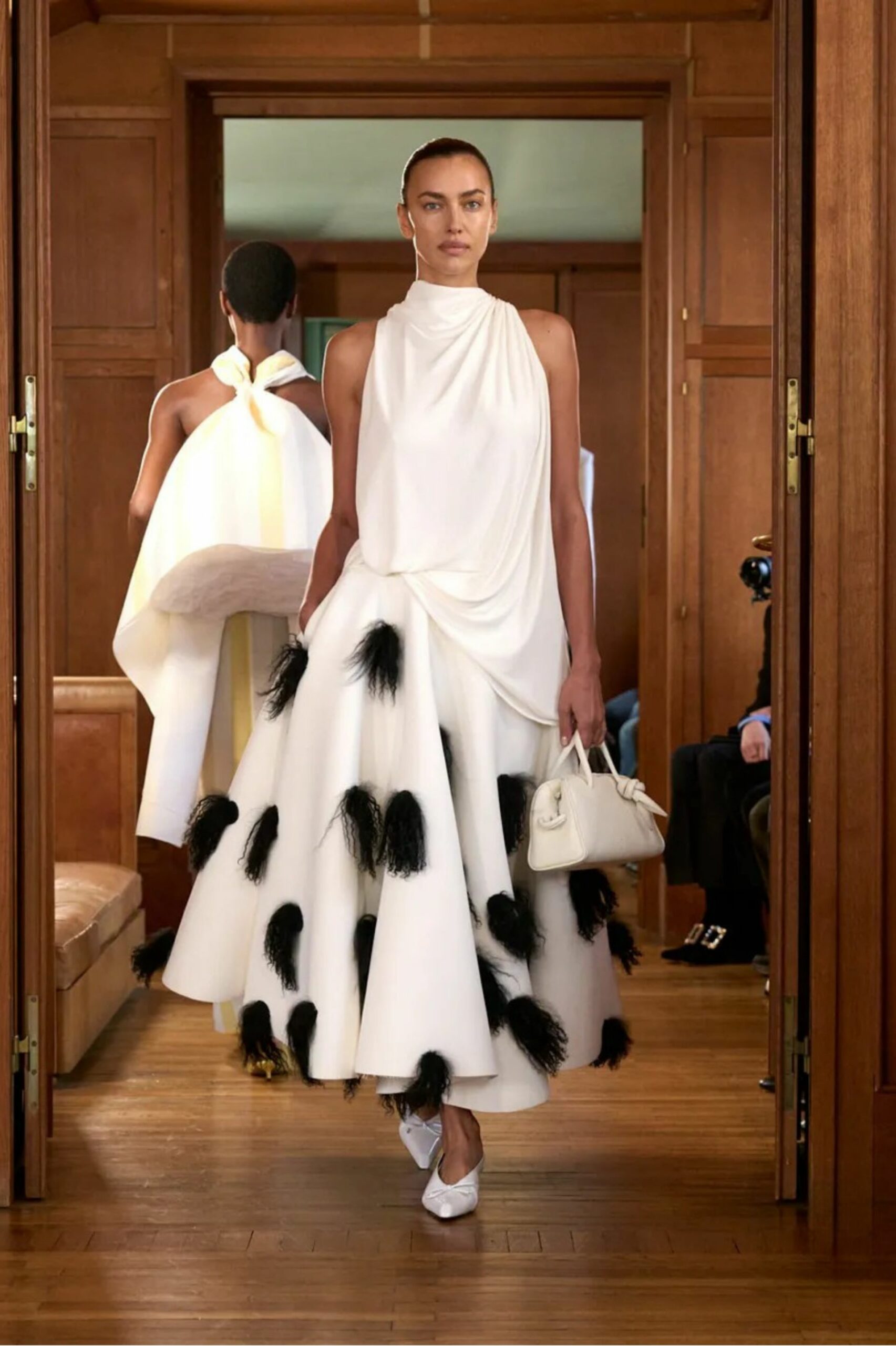 Jacquemus Spring 2025: A Modernist Ode to 1950s Glamour