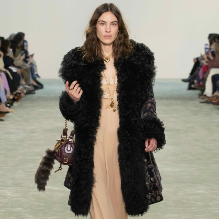 Chloé Winter 25: A Personal Evolution and the Return of the Paddington Bag