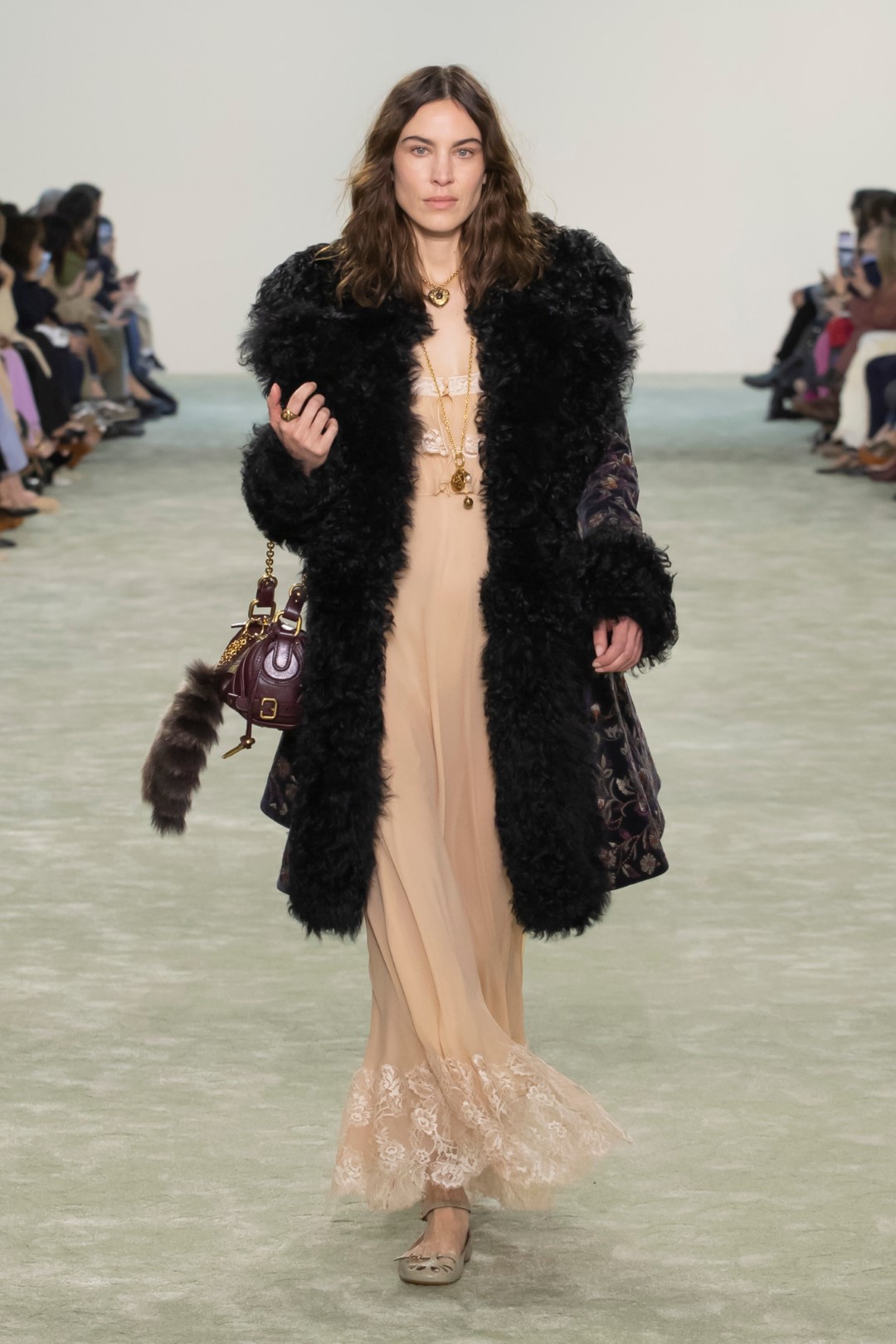 Chloé Winter 25: A Personal Evolution and the Return of the Paddington Bag