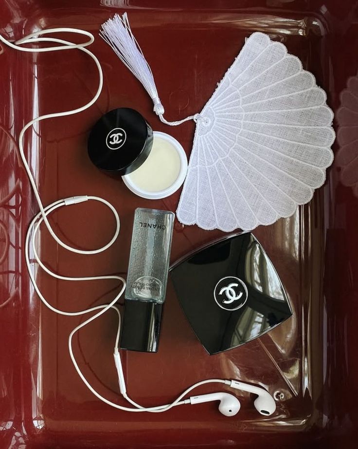Wired Earphones: Fashion’s Unexpected Comeback