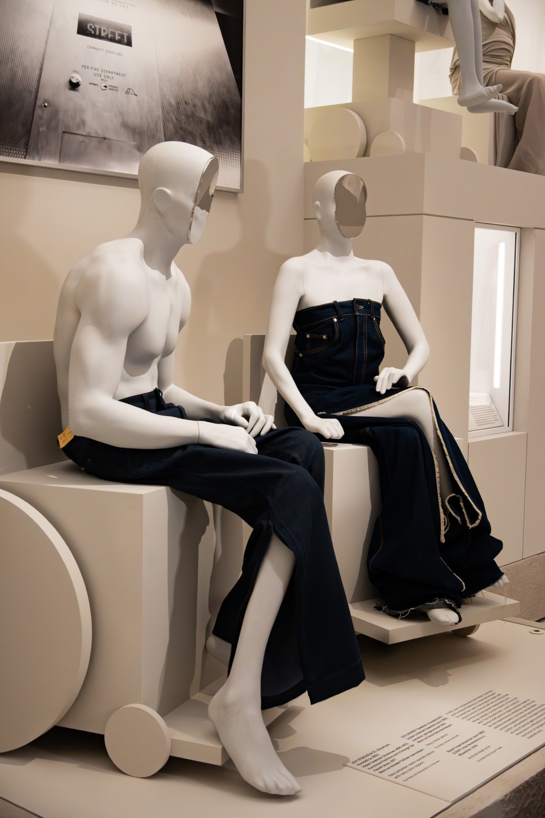 Samar Hejazi and a Mirror at the Met