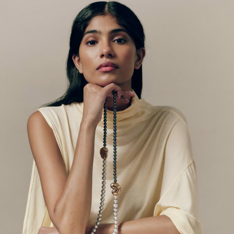 HEROBJECTS Crafts Saudi Arabia in Gold