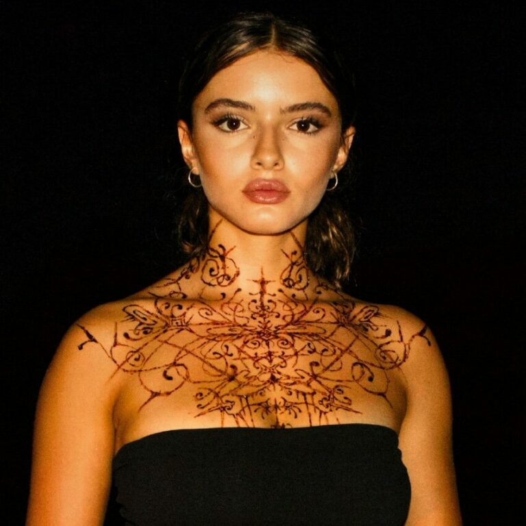 Janna Jasser Rewrites Henna